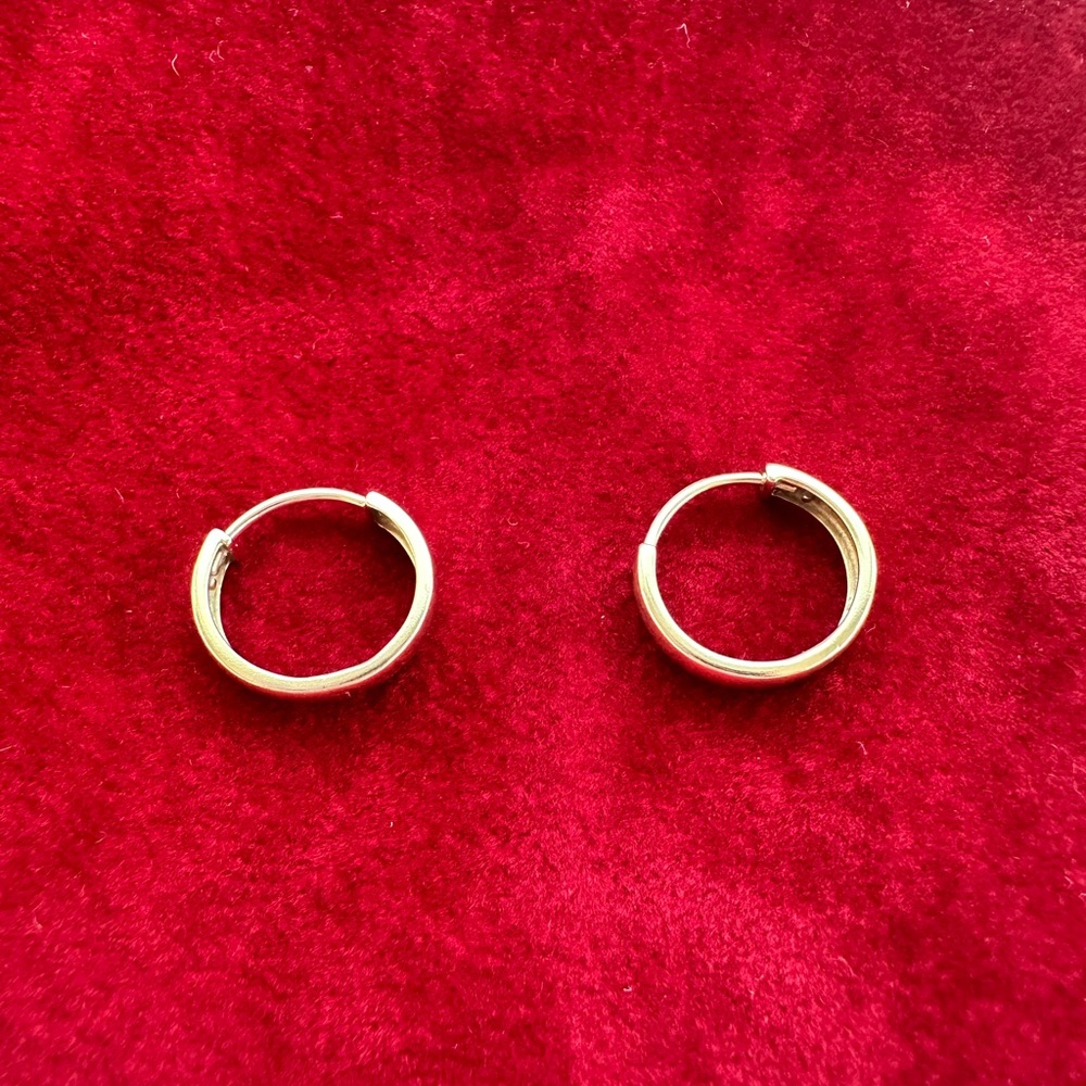 Mejuri bold huggie hoop earrings - 14k yellow gold